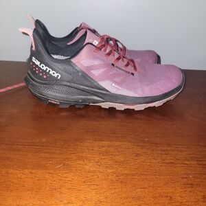 Salomon Womens Size 9.5 OUTPULSE Gore-Tex Hiking Shoes Tulipwood/Black/Poppy Red